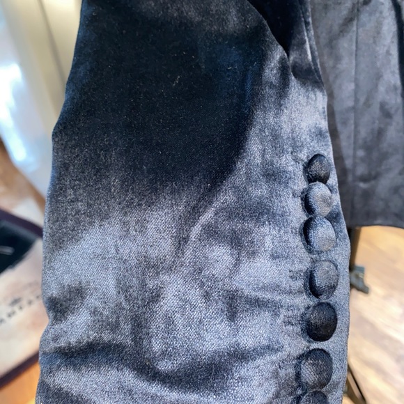 Crushed Velvet Buttoned Blazer - Picture 7 of 7
